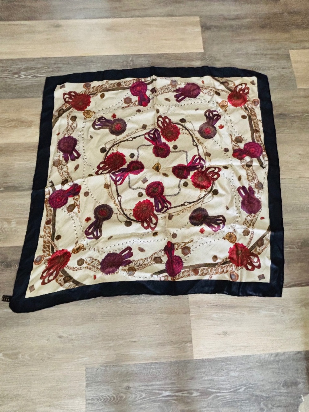 VINTAGE LATE 80'S/90'S LIMITED EXPRESS "COMPAGNIE INTERNATIONALE " SILK SCARF
